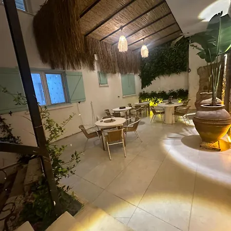 Luvenza Alacati Otel *